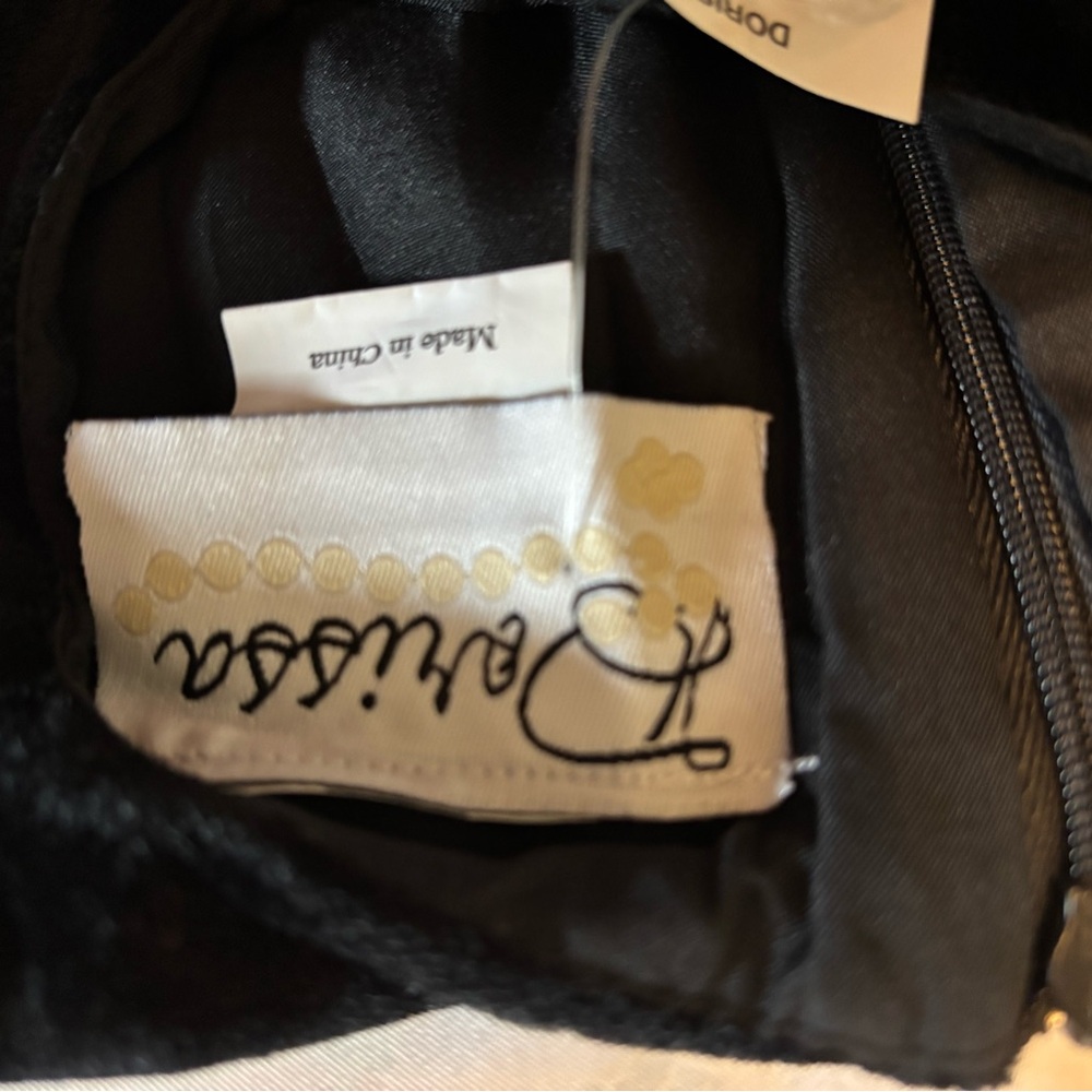 Oris Elegant Black Dress with Zipper Accent - Picture 5 of 6